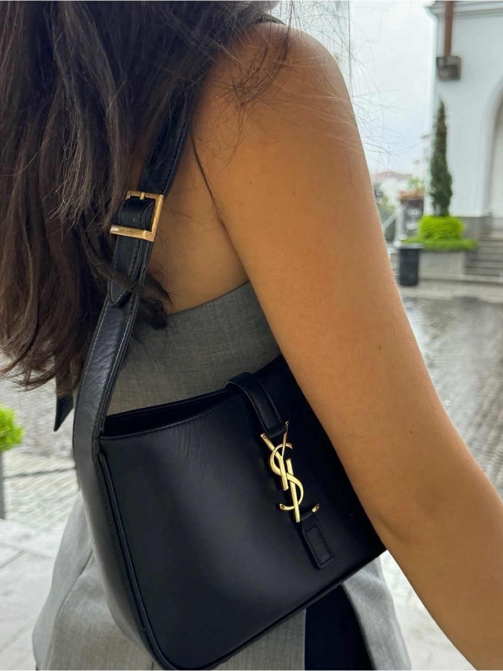YSL Saint Laurent Smooth Leather Shoulder Bag - Black with Gold Hardware - Picture 15 of 16